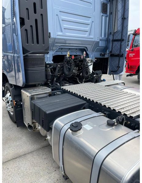 Iveco Engine Hongyan Genlyon NEW 150 Units 4X2 H6 Tractorhead Production 2023 ZF Gearbox - Tractor unit: picture 4 Iveco Engine Hongyan Genlyon NEW 150 Units 4X2 H6 Tractorhead Production 2023 ZF Gearbox - Tractor unit: picture 4