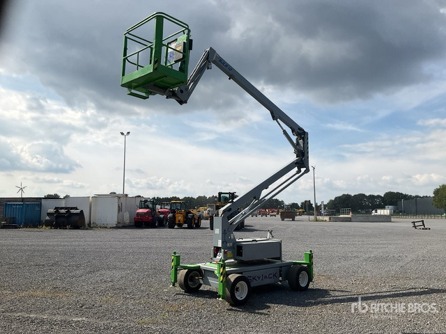 2000 Skyjack SJ12 2WD Electric Articulating Boom Lift - Articulated boom: picture 3 2000 Skyjack SJ12 2WD Electric Articulating Boom Lift - Articulated boom: picture 3