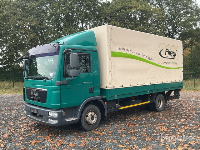 2009 MAN TGL 12.220 4x2 T/A Sleeper Truck Tractor - Curtainsider truck: picture 1 2009 MAN TGL 12.220 4x2 T/A Sleeper Truck Tractor - Curtainsider truck: picture 1