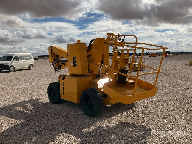 1999 Haulotte HA12D 2WD Diesel Articulating Boom Lift - Articulated boom: picture 3 1999 Haulotte HA12D 2WD Diesel Articulating Boom Lift - Articulated boom: picture 3