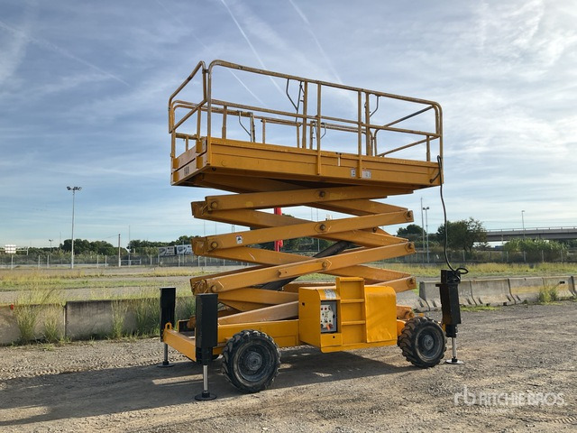 2003 Haulotte H15SDX 4x4 Diesel Scissor Lift - Scissor lift: picture 1 2003 Haulotte H15SDX 4x4 Diesel Scissor Lift - Scissor lift: picture 1