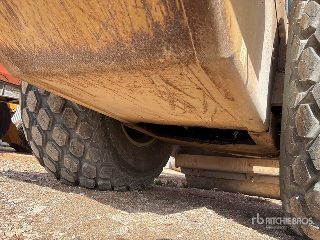 2004 Cat CS-663E Smooth Drum Compactor - Compactor: picture 5 2004 Cat CS-663E Smooth Drum Compactor - Compactor: picture 5