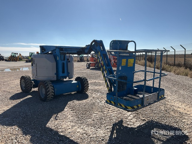 2006 Genie Z34/22 4WD Diesel Articulating Boom Lift - Articulated boom: picture 3 2006 Genie Z34/22 4WD Diesel Articulating Boom Lift - Articulated boom: picture 3