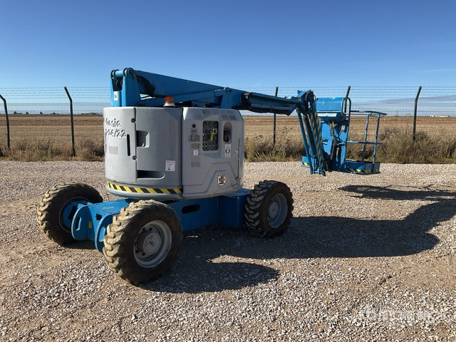 2006 Genie Z34/22 4WD Diesel Articulating Boom Lift - Articulated boom: picture 1 2006 Genie Z34/22 4WD Diesel Articulating Boom Lift - Articulated boom: picture 1