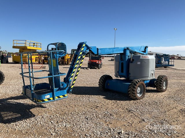 2006 Genie Z34/22 4WD Diesel Articulating Boom Lift - Articulated boom: picture 4 2006 Genie Z34/22 4WD Diesel Articulating Boom Lift - Articulated boom: picture 4