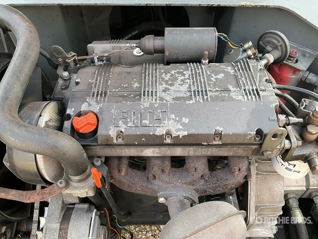 2007 Haulotte HA12PX 4WD Diesel Articulating Boom Lift - Articulated boom: picture 5 2007 Haulotte HA12PX 4WD Diesel Articulating Boom Lift - Articulated boom: picture 5