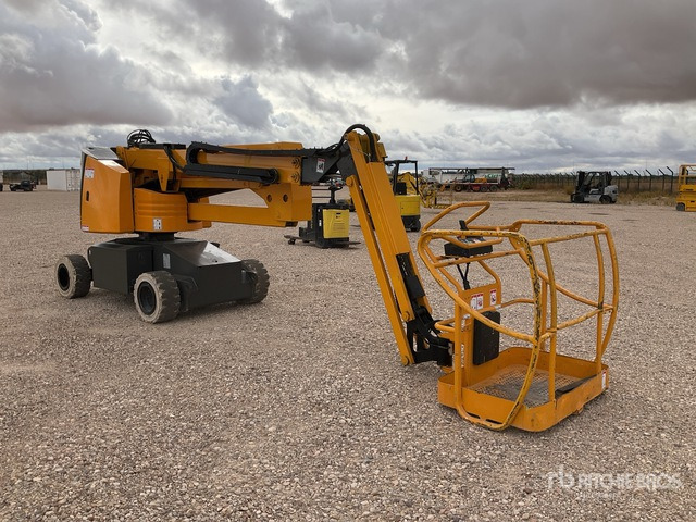 2007 Haulotte HA15IP 2WD Electric Articulating Boom Lift - Articulated boom: picture 3 2007 Haulotte HA15IP 2WD Electric Articulating Boom Lift - Articulated boom: picture 3