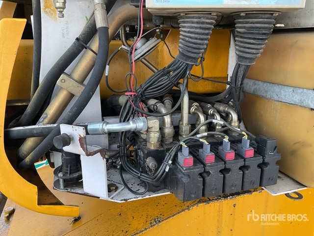 2007 Haulotte HA18PX 4WD Diesel Articulating Boom Lift - Articulated boom: picture 4 2007 Haulotte HA18PX 4WD Diesel Articulating Boom Lift - Articulated boom: picture 4