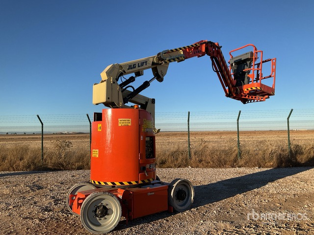 2007 JLG E300 AJP 2WD Electric Articulating Boom Lift - Articulated boom: picture 1 2007 JLG E300 AJP 2WD Electric Articulating Boom Lift - Articulated boom: picture 1