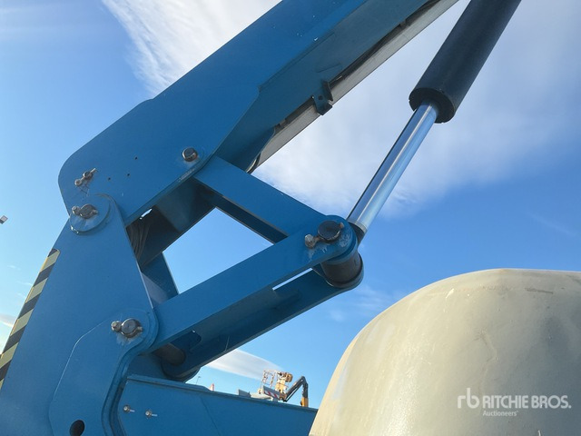 2011 Genie Z80/60 Diesel Articulating Boom Lift - Articulated boom: picture 4 2011 Genie Z80/60 Diesel Articulating Boom Lift - Articulated boom: picture 4