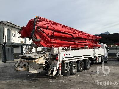 SCANIA P124 NA420 2005 Junjin JJ-M5517 56 m on 10 ... - Concrete pump truck: picture 3 SCANIA P124 NA420 2005 Junjin JJ-M5517 56 m on 10 ... - Concrete pump truck: picture 3