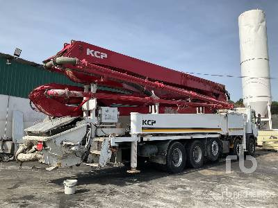 SCANIA PC124 C420 2005 KCP KCP48ZX200 48 m on 10x ... - Concrete pump truck: picture 3 SCANIA PC124 C420 2005 KCP KCP48ZX200 48 m on 10x ... - Concrete pump truck: picture 3