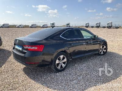 SKODA SUPERB 2.0D - Car: picture 3 SKODA SUPERB 2.0D - Car: picture 3