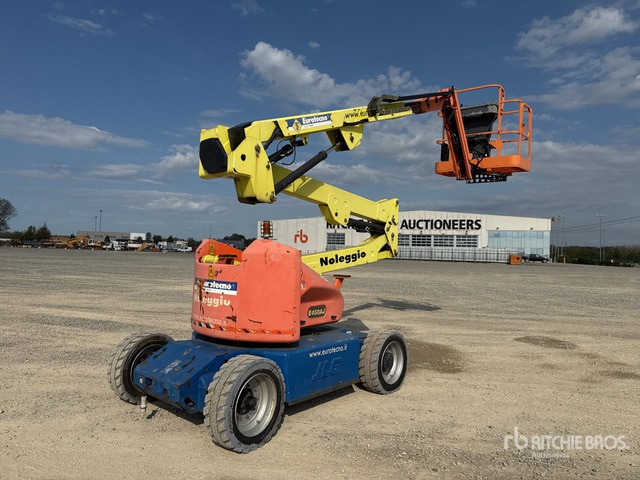 2004 JLG E450AJ Electric Articulating Boom Lift - Articulated boom: picture 4 2004 JLG E450AJ Electric Articulating Boom Lift - Articulated boom: picture 4