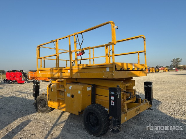 2007 Haulotte H12SX Diesel (Inoperable) Scissor Lift - Scissor lift: picture 3 2007 Haulotte H12SX Diesel (Inoperable) Scissor Lift - Scissor lift: picture 3