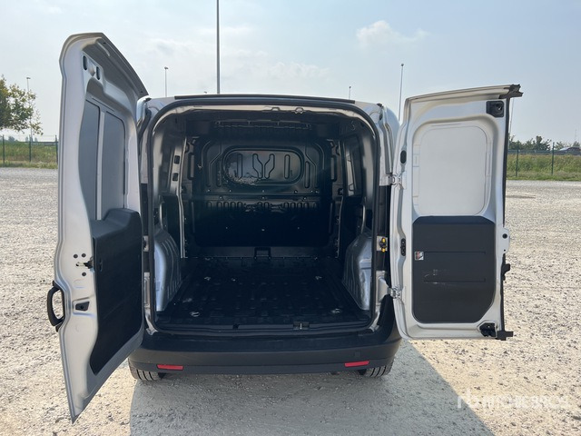 2021 Fiat Doblo CARGO CH1 LOUNGE 1.6 MJET 120CV ... Van Truck - Panel van: picture 4 2021 Fiat Doblo CARGO CH1 LOUNGE 1.6 MJET 120CV ... Van Truck - Panel van: picture 4