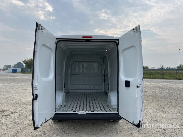 2021 Peugeot Boxer 333 L3H2 2.2 BLUEHDI 140CV S&S Van Truck - Panel van: picture 4 2021 Peugeot Boxer 333 L3H2 2.2 BLUEHDI 140CV S&S Van Truck - Panel van: picture 4