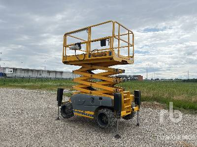 HAULOTTE COMPACT 12DX - Scissor lift: picture 2 HAULOTTE COMPACT 12DX - Scissor lift: picture 2