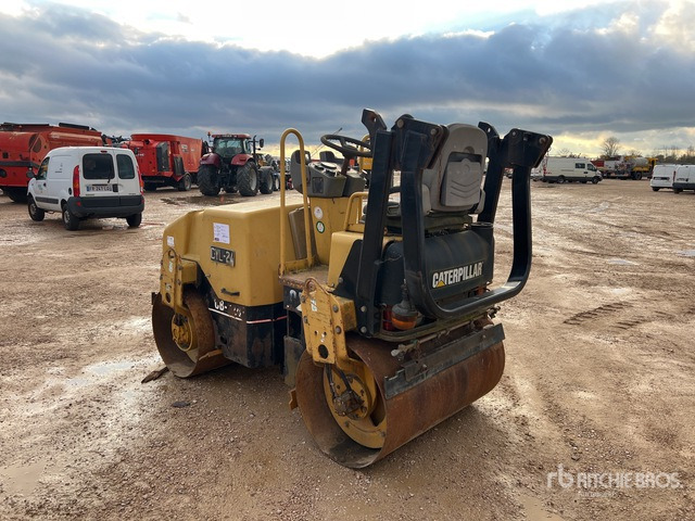 2005 Cat CB224E Compacteur Vibrant Tandem (Inop ... Double Drum Roller - Road roller: picture 2 2005 Cat CB224E Compacteur Vibrant Tandem (Inop ... Double Drum Roller - Road roller: picture 2