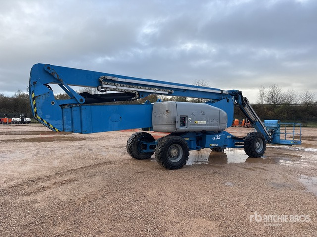 2010 Genie Z-135 4WD Diesel Articulating Boom Lift - Articulated boom: picture 1 2010 Genie Z-135 4WD Diesel Articulating Boom Lift - Articulated boom: picture 1