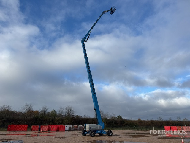 2010 Genie Z-135 4WD Diesel Articulating Boom Lift - Articulated boom: picture 2 2010 Genie Z-135 4WD Diesel Articulating Boom Lift - Articulated boom: picture 2