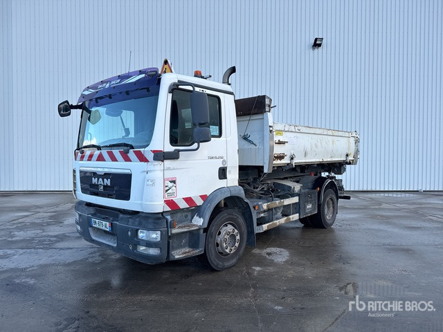 2011 MAN TGM15.250 4x2 Camion Ampliroll Roll-Off Truck - Hook lift truck: picture 1 2011 MAN TGM15.250 4x2 Camion Ampliroll Roll-Off Truck - Hook lift truck: picture 1