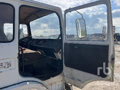 Tipper RENAULT S130 4x2 Camion Benne: picture 14