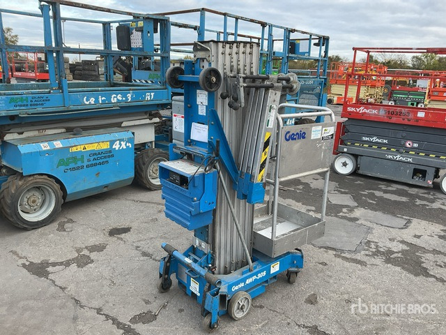2002 Genie AWP30S Vertical Mast Lift - Vertical mast lift: picture 4 2002 Genie AWP30S Vertical Mast Lift - Vertical mast lift: picture 4
