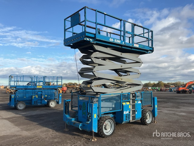 2007 Genie GS-5390 4x4 Diesel Scissor Lift - Scissor lift: picture 1 2007 Genie GS-5390 4x4 Diesel Scissor Lift - Scissor lift: picture 1