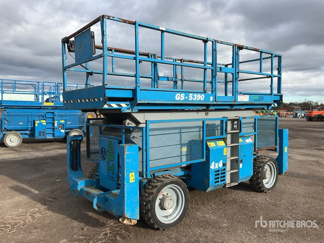 2007 Genie GS-5390 4x4 Diesel Scissor Lift - Scissor lift: picture 4 2007 Genie GS-5390 4x4 Diesel Scissor Lift - Scissor lift: picture 4
