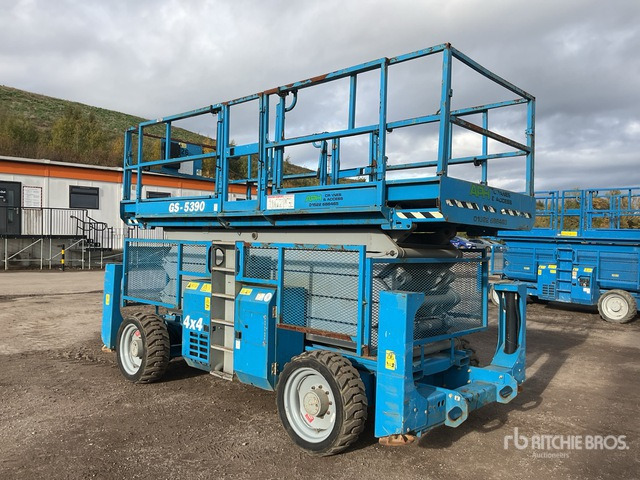 2007 Genie GS-5390 4x4 Diesel Scissor Lift - Scissor lift: picture 3 2007 Genie GS-5390 4x4 Diesel Scissor Lift - Scissor lift: picture 3