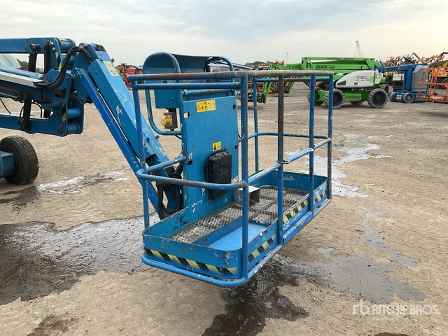 2012 Genie Z45/25J 2WD Hybrid Articulating Boom Lift - Articulated boom: picture 4 2012 Genie Z45/25J 2WD Hybrid Articulating Boom Lift - Articulated boom: picture 4