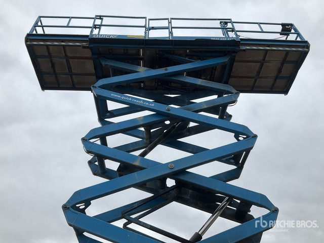 2016 Genie GS-5390 4x4 Diesel Scissor Lift - Scissor lift: picture 4 2016 Genie GS-5390 4x4 Diesel Scissor Lift - Scissor lift: picture 4