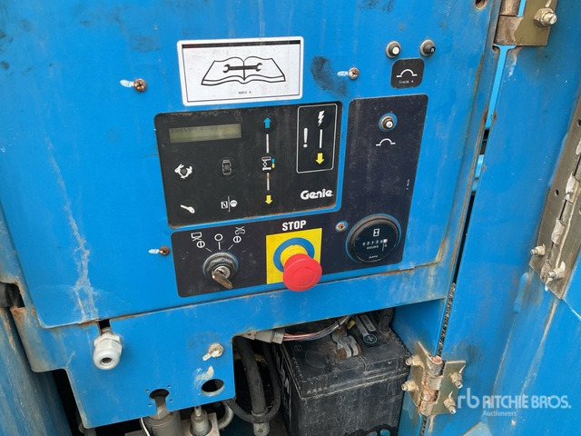 2016 Genie GS-5390 4x4 Diesel Scissor Lift - Scissor lift: picture 5 2016 Genie GS-5390 4x4 Diesel Scissor Lift - Scissor lift: picture 5