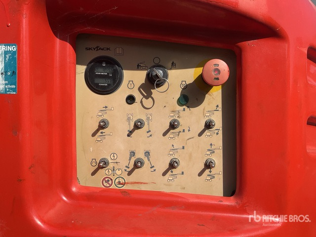 2016 Skyjack SJ51AJ 4WD Diesel Articulating Boom Lift - Articulated boom: picture 5 2016 Skyjack SJ51AJ 4WD Diesel Articulating Boom Lift - Articulated boom: picture 5