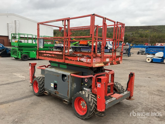 2017 Skyjack SJ6832 RT 4x4 Diesel Scissor Lift - Scissor lift: picture 4 2017 Skyjack SJ6832 RT 4x4 Diesel Scissor Lift - Scissor lift: picture 4