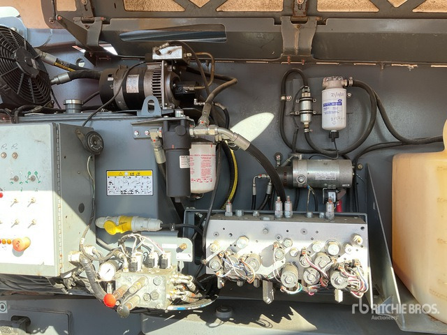 Articulated boom 2017 Skyjack SJ85AJ 4WD Diesel Articulating Boom Lift: picture 6