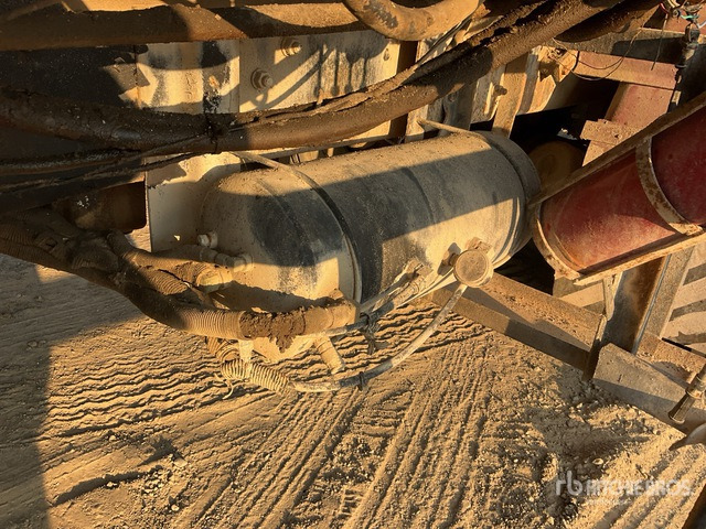 1999 Mack MR688S 1999 Schwing 32/28 XL 32 m on 6x4 Concrete Pump Truck - Concrete pump truck: picture 4 1999 Mack MR688S 1999 Schwing 32/28 XL 32 m on 6x4 Concrete Pump Truck - Concrete pump truck: picture 4