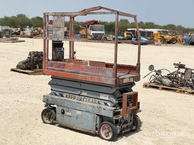 2001 Skyjack SJIII3219 Scissor Lift - Scissor lift: picture 2 2001 Skyjack SJIII3219 Scissor Lift - Scissor lift: picture 2