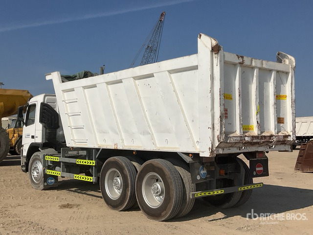 2005 Volvo FM12-380 6x4 T/A Dump Truck - Tipper: picture 2 2005 Volvo FM12-380 6x4 T/A Dump Truck - Tipper: picture 2