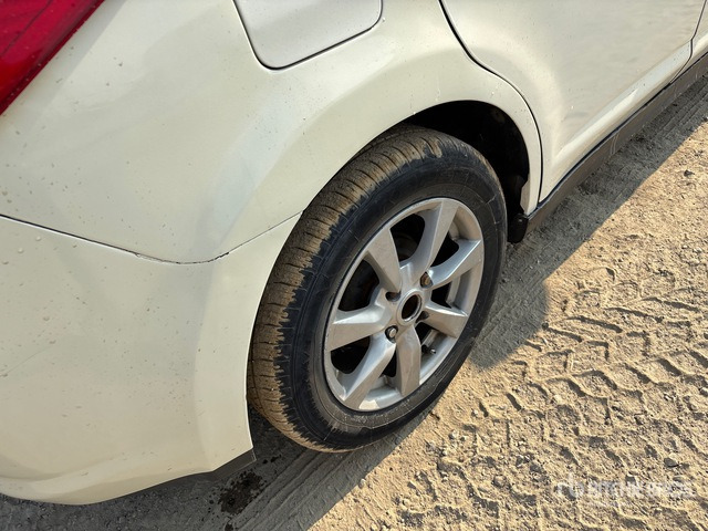 2009 Nissan Tilda Automobile - Car: picture 5 2009 Nissan Tilda Automobile - Car: picture 5