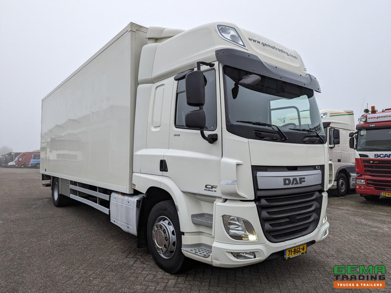 DAF CF 370 FA 4x2 Spacecab Euro6 - GeslotenBak 8.2M + Laadklep 2000kg - HardHouten vloer - 10/2025APK - Box truck: picture 5 DAF CF 370 FA 4x2 Spacecab Euro6 - GeslotenBak 8.2M + Laadklep 2000kg - HardHouten vloer - 10/2025APK - Box truck: picture 5