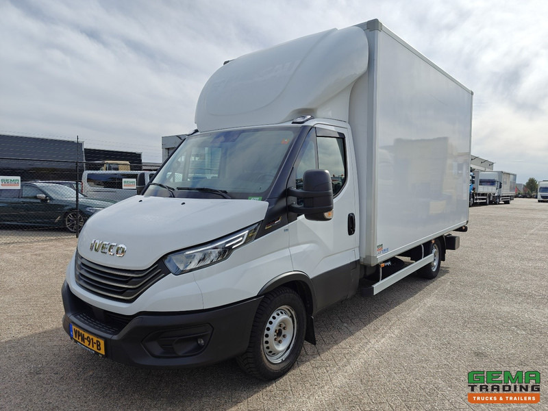 Iveco 35S18 Hi-Matic 4x2 Dagcab Euro6E - Gesloten Bak 4.2M - Laadklep 1000KG - Navi - 03/2026 APK - Box van: picture 1 Iveco 35S18 Hi-Matic 4x2 Dagcab Euro6E - Gesloten Bak 4.2M - Laadklep 1000KG - Navi - 03/2026 APK - Box van: picture 1