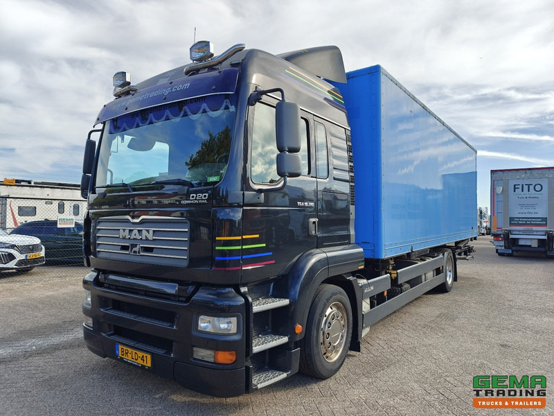 MAN TGA 18.310 4x2 LX Euro3 - Handgeschakeld ZF16 - BDF/VerhuisBak + Laadklep 2000KG - 207.000km - 12/2025 APK - Container transporter/ Swap body truck: picture 1 MAN TGA 18.310 4x2 LX Euro3 - Handgeschakeld ZF16 - BDF/VerhuisBak + Laadklep 2000KG - 207.000km - 12/2025 APK - Container transporter/ Swap body truck: picture 1
