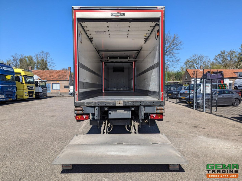 Mercedes-Benz Antos 1843 4x2 Dagcab Euro6 - Chereau Koel-Vriescombinatie- Carrier Supra - Doorlaadsysteem - Laadklep 2000KG - Refrigerator truck: picture 5 Mercedes-Benz Antos 1843 4x2 Dagcab Euro6 - Chereau Koel-Vriescombinatie- Carrier Supra - Doorlaadsysteem - Laadklep 2000KG - Refrigerator truck: picture 5