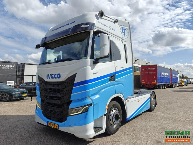 Iveco S-WAY 420 4x2 Euro6D - Dubbele Tanks - StandAirco - Navi - SMARTTacho V2 - 04/2026 APK - Tractor unit: picture 1 Iveco S-WAY 420 4x2 Euro6D - Dubbele Tanks - StandAirco - Navi - SMARTTacho V2 - 04/2026 APK - Tractor unit: picture 1