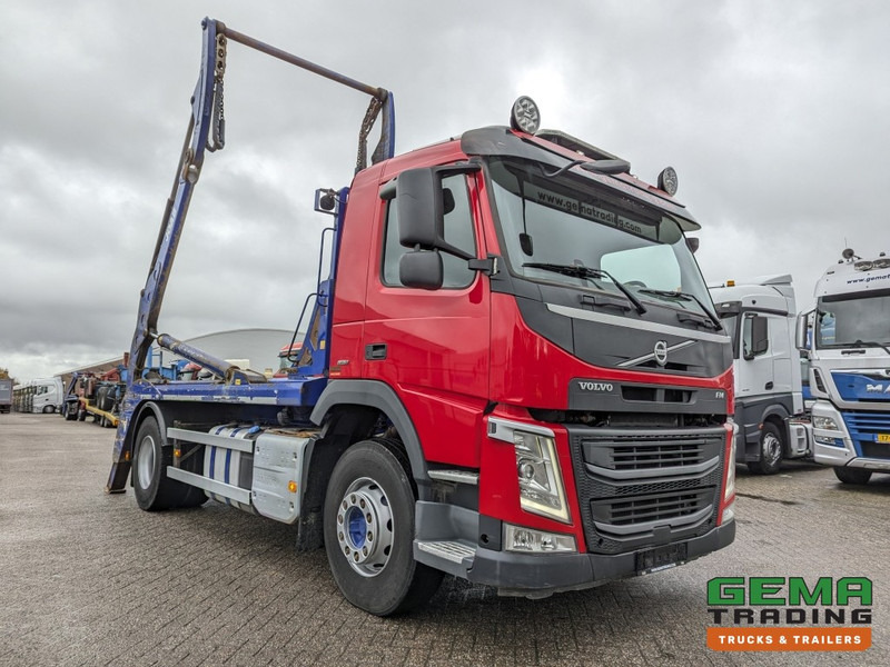 Volvo FM330 4x2 Daycab Euro6 JOAB PortaalSysteem 14T - Extendable - 251.000km (V839) - Skip loader truck: picture 2 Volvo FM330 4x2 Daycab Euro6 JOAB PortaalSysteem 14T - Extendable - 251.000km (V839) - Skip loader truck: picture 2