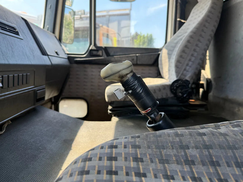 Tipper MAN 35.372 8X4 Tipper Spring/Spring ZF Manual Gear EURO2: picture 15