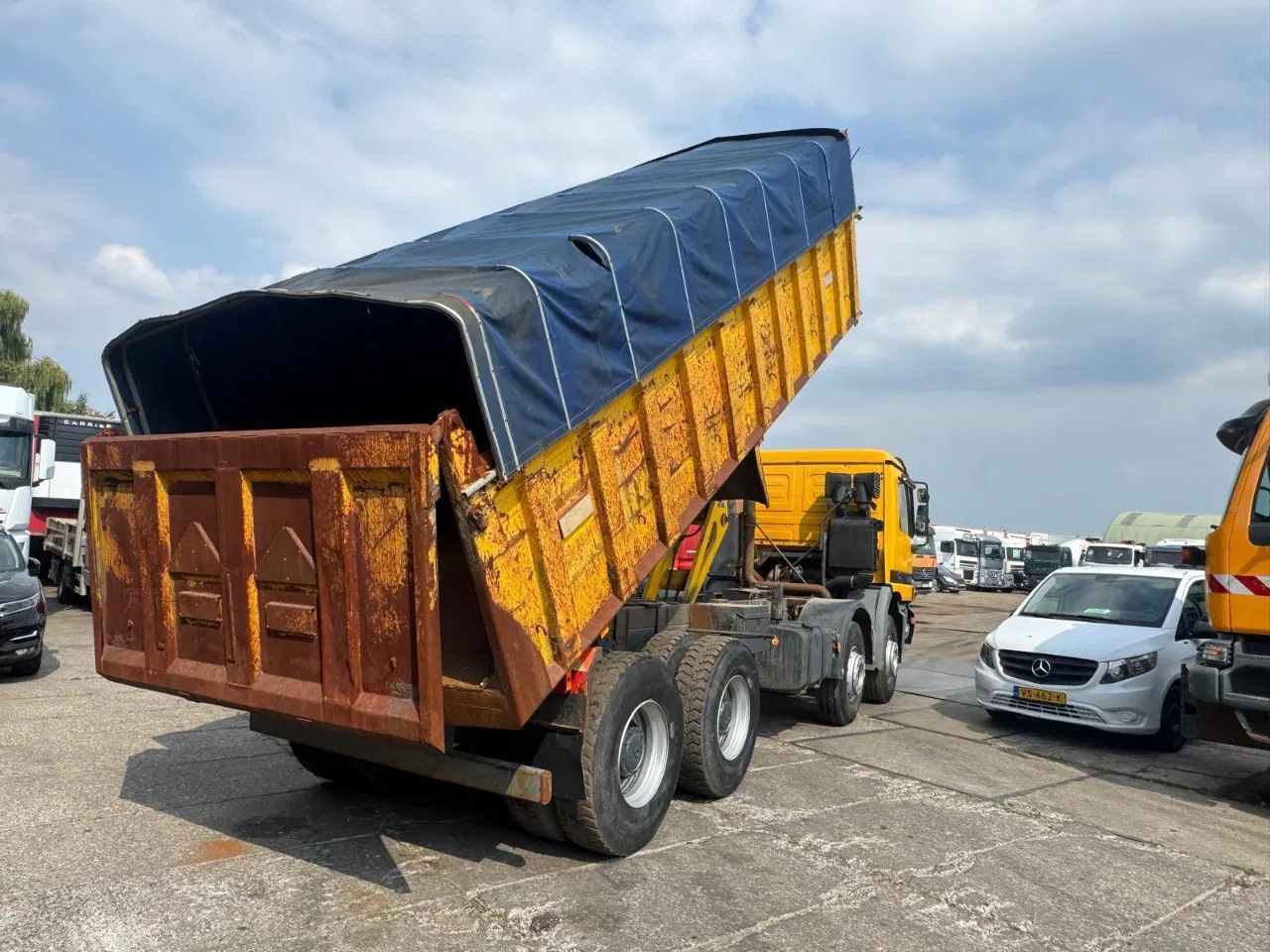 Mercedes-Benz Actros 3235 V6 8X4 Tipper Spring/Spring Manual G - Tipper: picture 4 Mercedes-Benz Actros 3235 V6 8X4 Tipper Spring/Spring Manual G - Tipper: picture 4