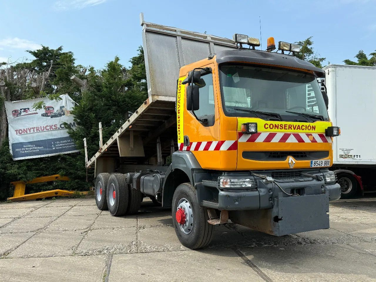 Renault Kerax 400 6X6 Tipper Spring/spring ZF Man Gear E - Tipper: picture 1 Renault Kerax 400 6X6 Tipper Spring/spring ZF Man Gear E - Tipper: picture 1
